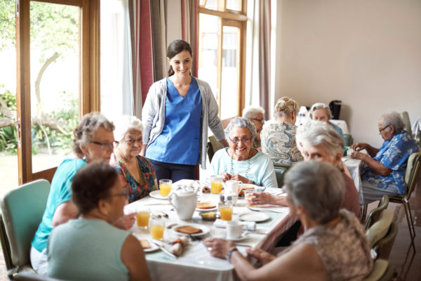 Alimentation des personnes âgées en EHPAD : les clés pour une nutrition adaptée
